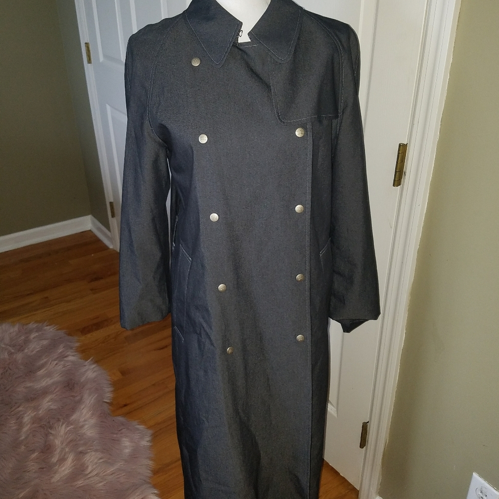 Burberry coat - Picture 3 of 7